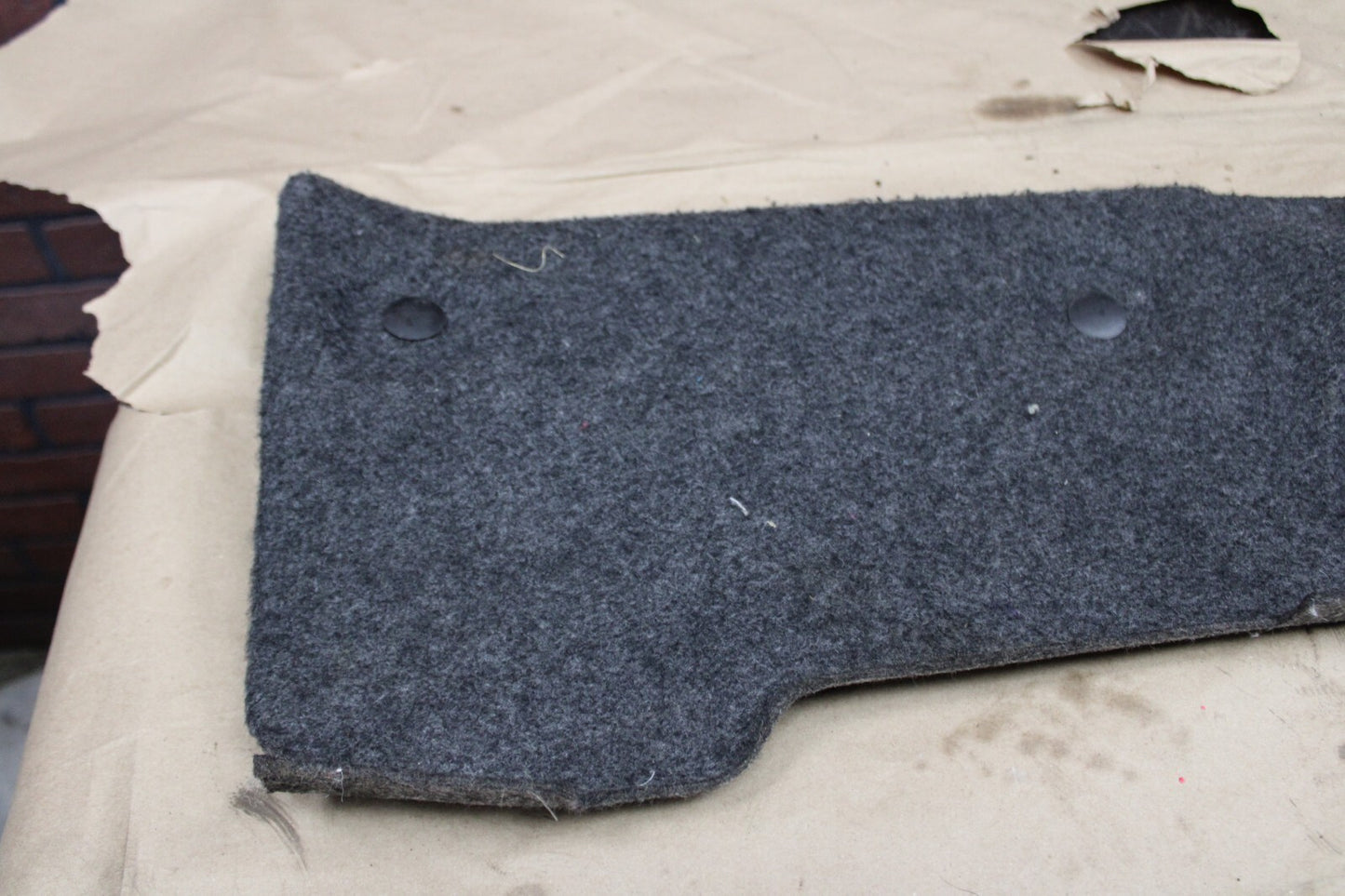 05-10 CHRYSLER 300 SRT8 REAR OVER LATCH TRUNK FLOOR COVER PANEL 04628935AD