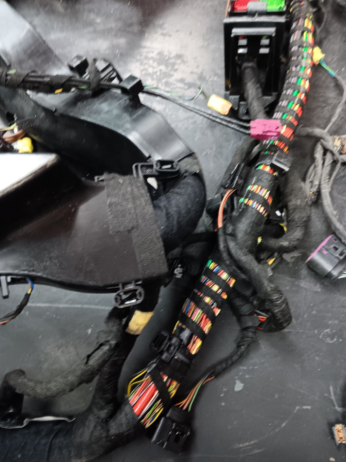 2011-18 Audi A8L 4.0T Interior Main Body Dash Wire Wiring Harness with Fuse Box