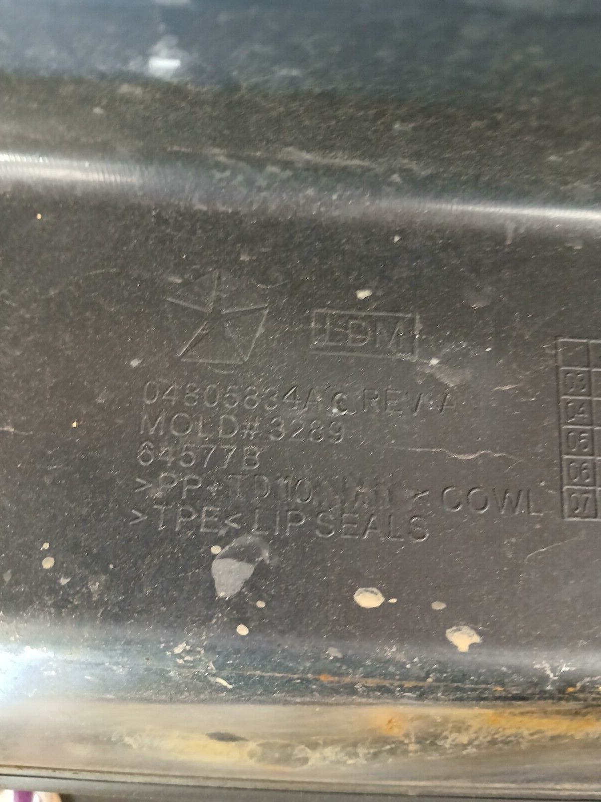 05-10 Charger 300 Magnum Windshield Defroster Cowl Panel Grille Vent 04805834ac