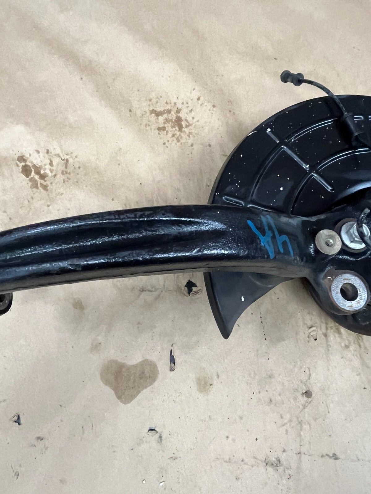 2012-2023 DODGE CHARGER R/T FRONT LEFT SIDE SPINDLE KNUCKLE OEM 05168403AE