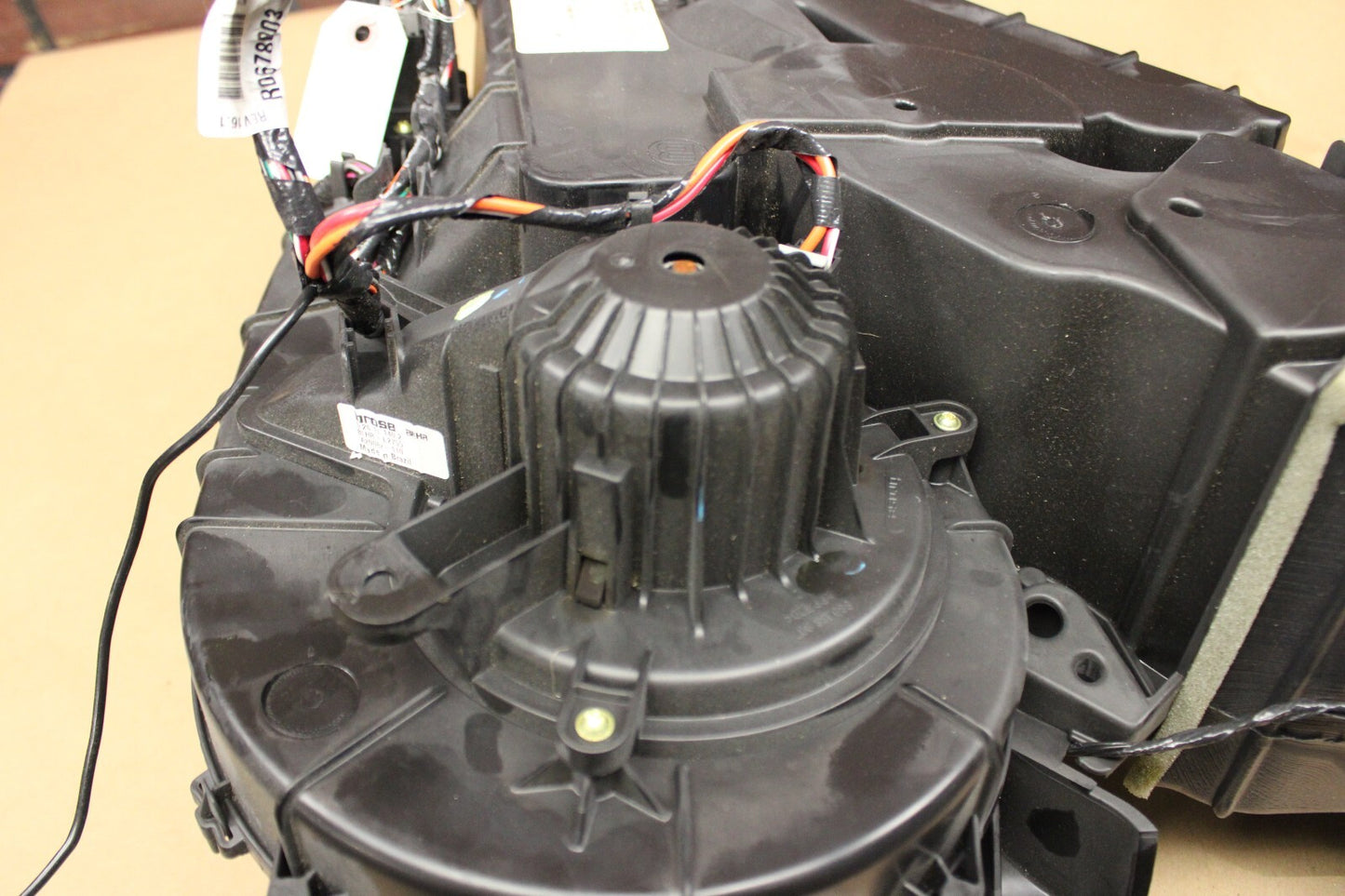 2007-2013 Cadillac Escalade Rear Heater Core Box A/C HVAC Box Assembly Blower