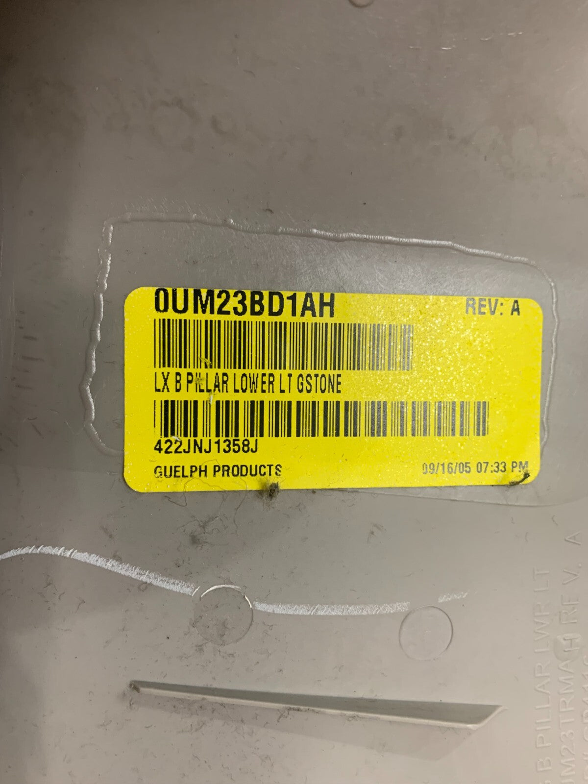 2005-2007 CHRYSLER 300 SRT INTERIOR LEFT CENTER B PILLAR TRIM OEM OUM23BD1AH.