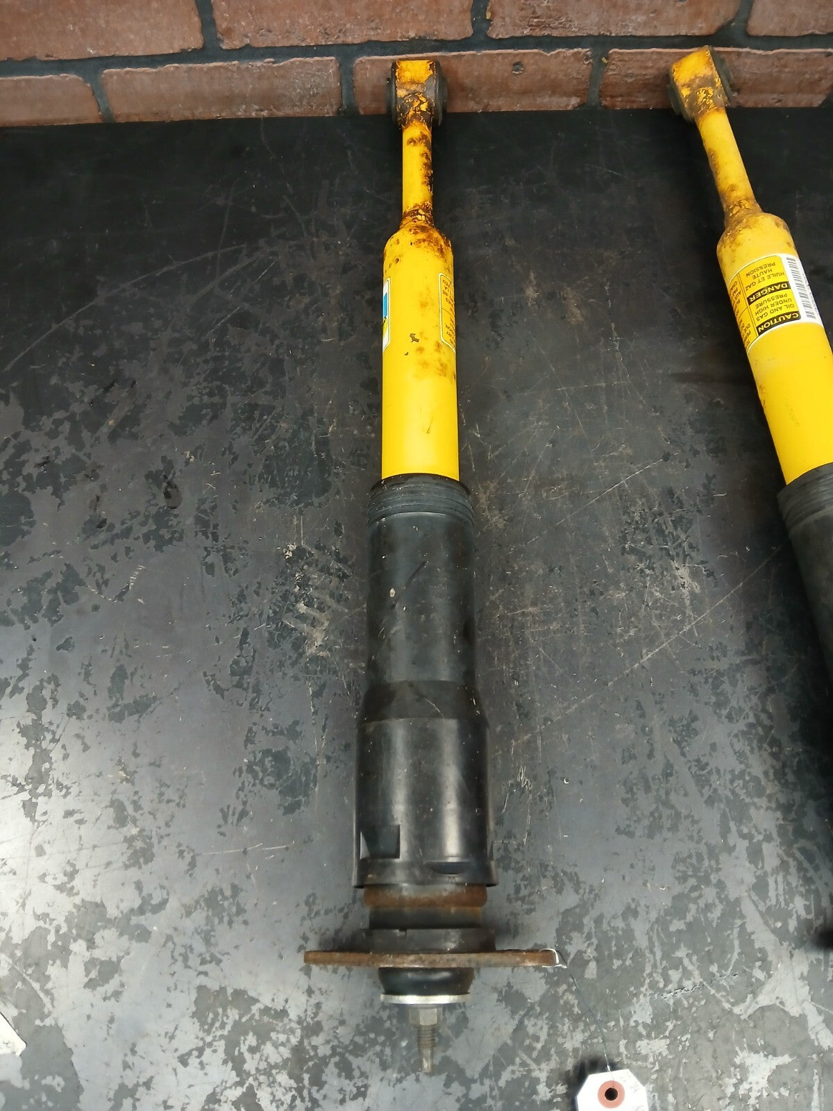 2008 Dodge Challenger Rear Suspension Shock Absorber Strut Set 05039355ad