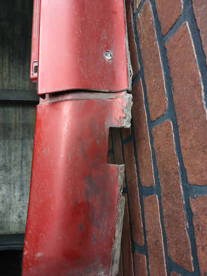 2008 Dodge Charger Driver LH Side Skirt Rocker Panel Molding Red Damaged