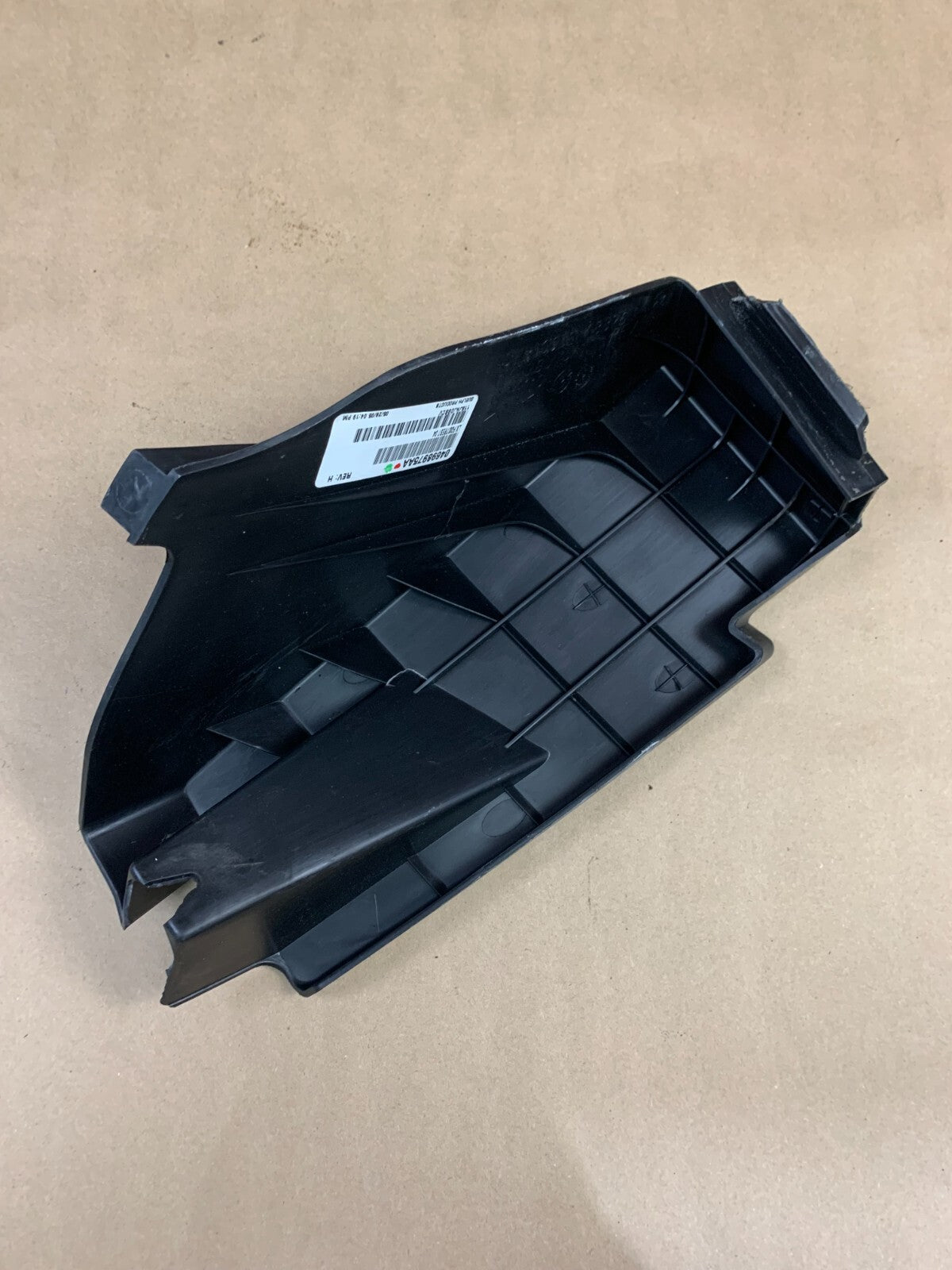 2005-2006 CHRYSLER 300 FRONT LEFT DRIVER SIDE FOOTREST PLATE SUPPORT BRACKET OEM