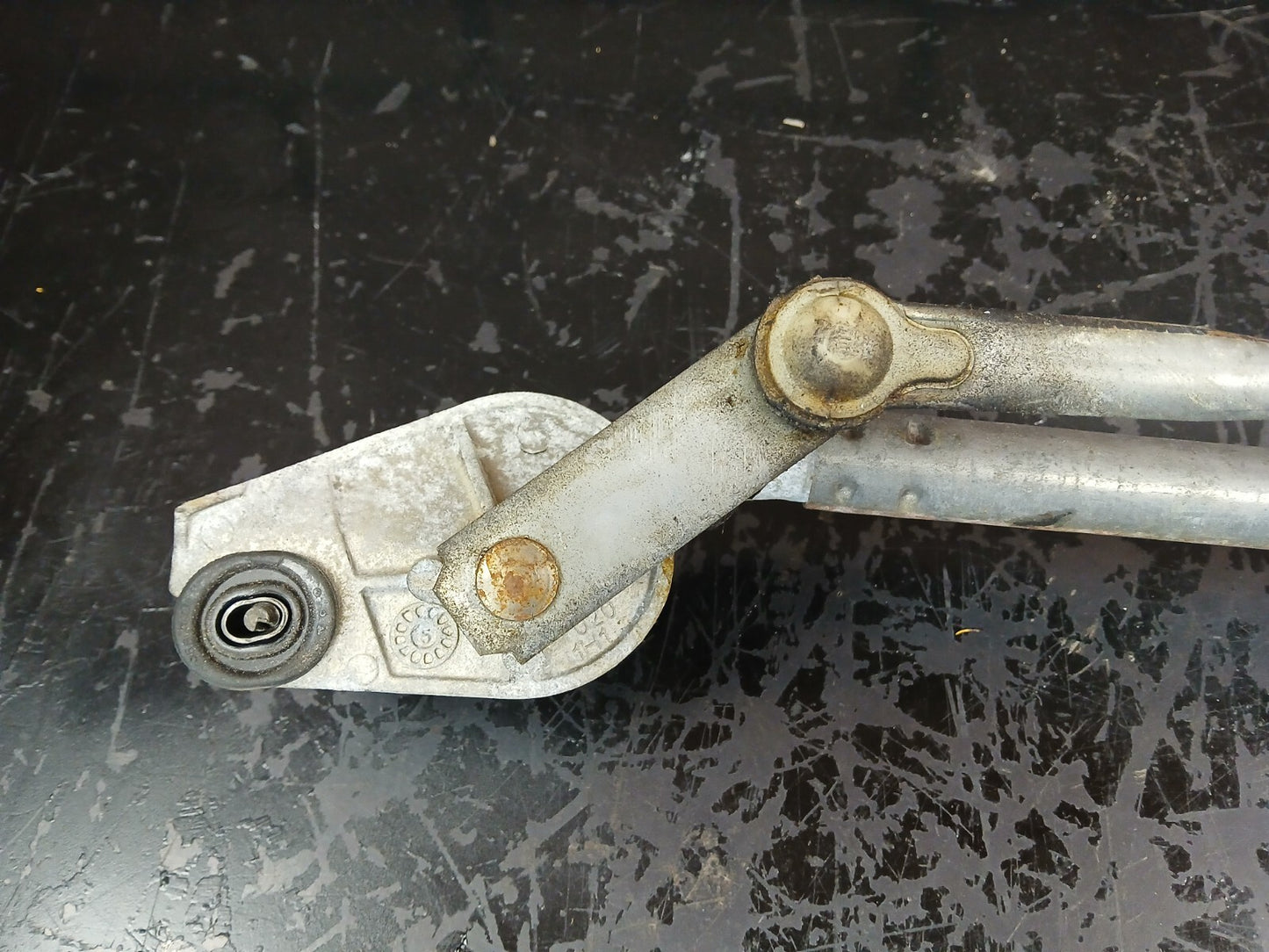 2006 Chrysler 300 Wiper Transmission Motor and Linkage Assembly 04805711aa