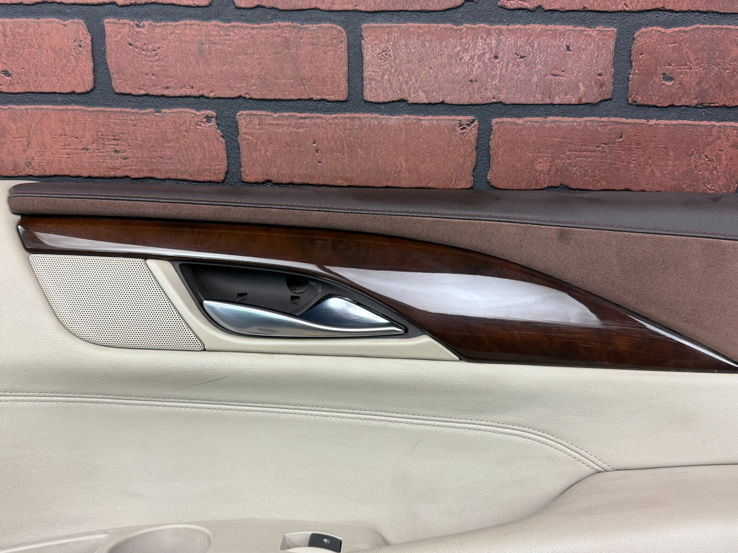 15-20 Escalade Woodgrain Shale Tan Front Passenger Right RH Door Trim Panel OEM