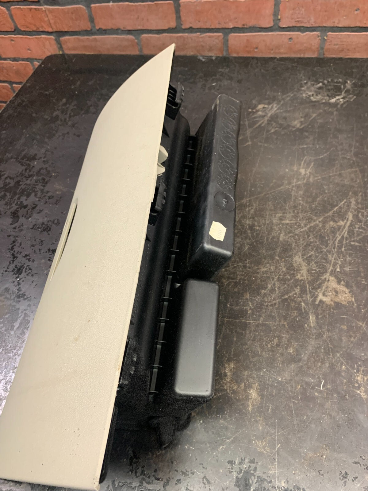 2006 Chrysler 300 Dash Glove Box Storage Compartment Door 0xw23bd1ab
