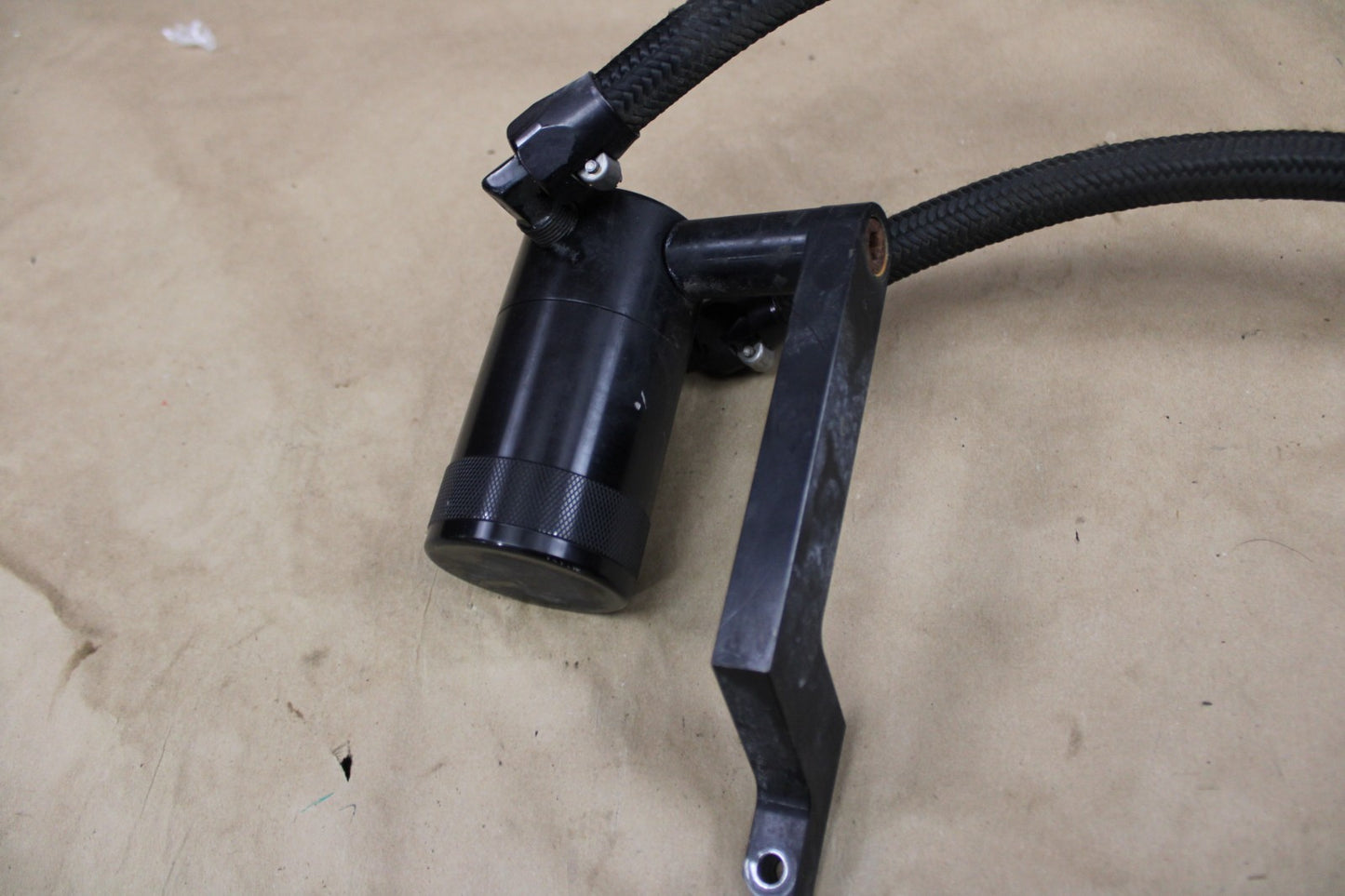 392 6.4 V8 Hemi Billet Oil Catch Can Charger Challenger 300 SRT8 Scat Z Bracket