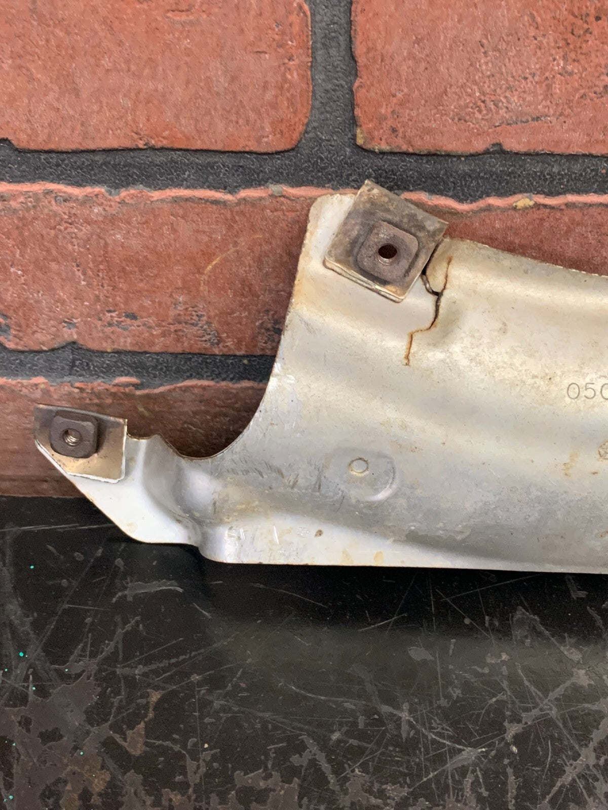 2011-2014 JEEP GRAND CHEROKEE EXHAUST MANIFOLD UPPER LEFT SIDE OEM 05038550AC