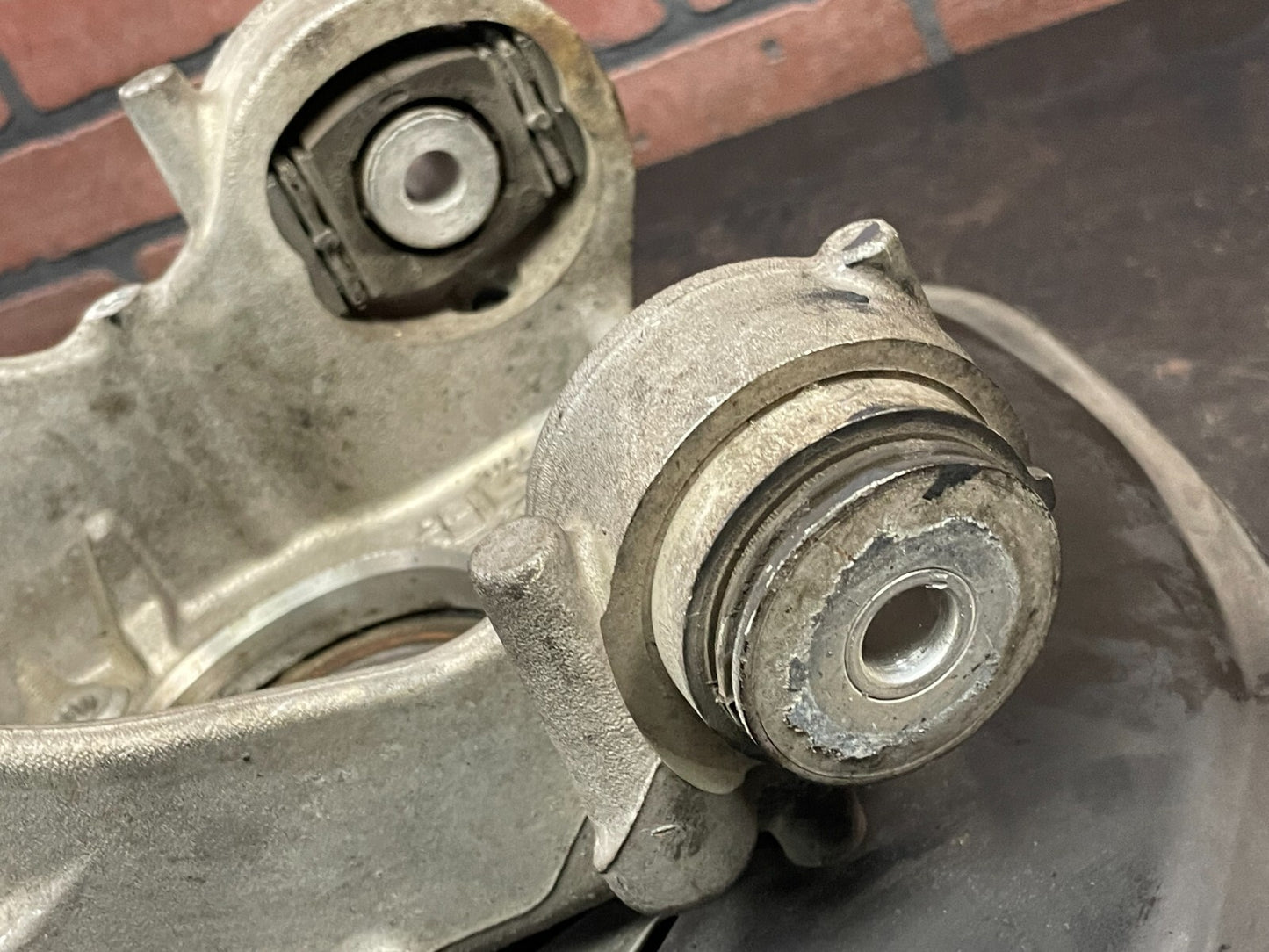 2011-2018 Audi S8 A8 Quattro 4H 4H0505431D OEM Rear Left Spindle Bearing Holder