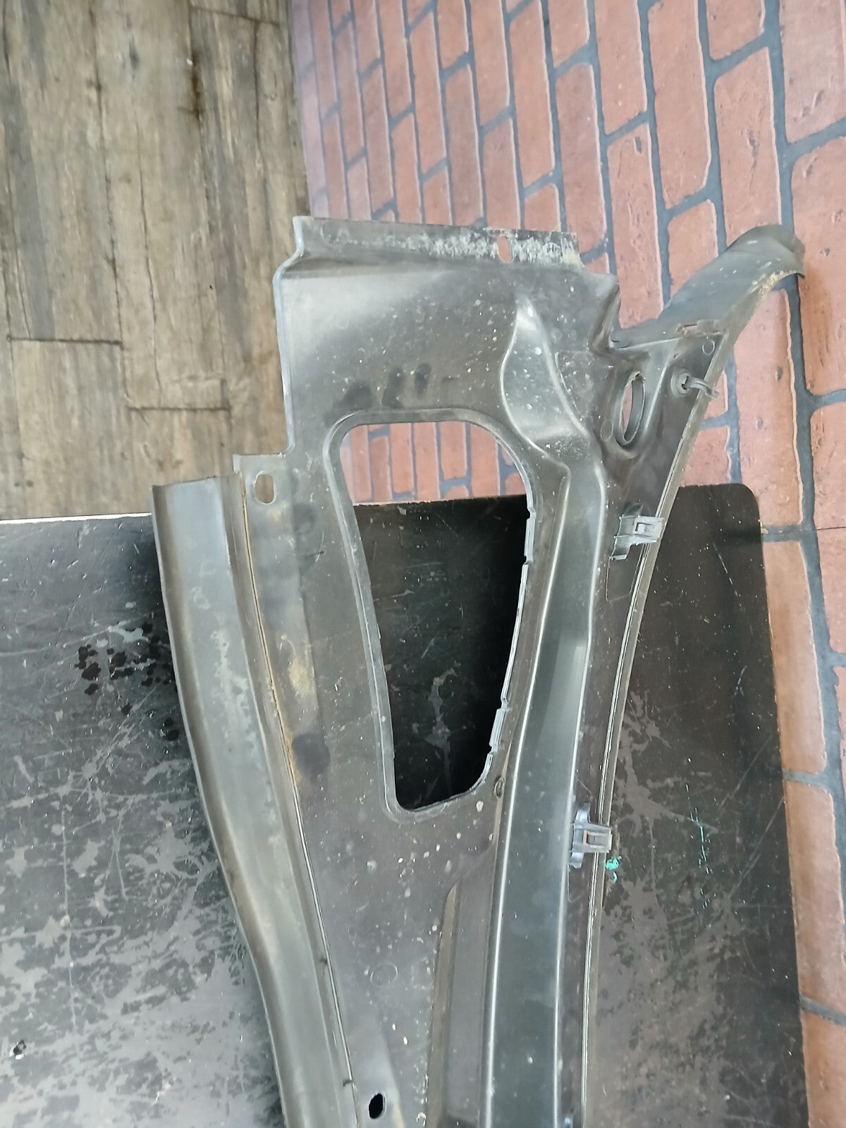 05-10 Charger 300 Magnum Windshield Defroster Cowl Panel Grille Vent 04805834ac