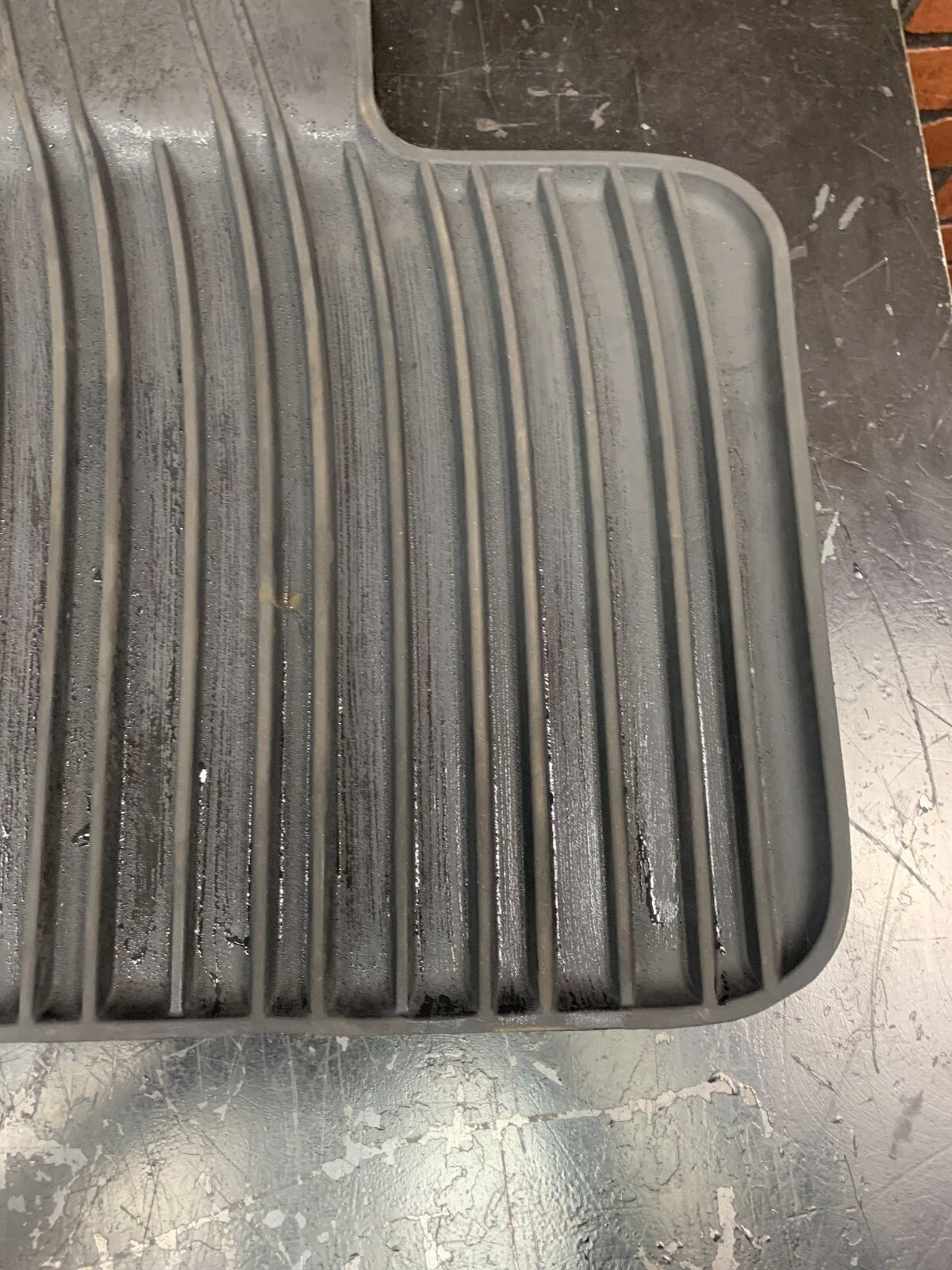18-23 Chrysler 300 Mat Kit Rear LH AND RH Side Floor Mat Set 82213083