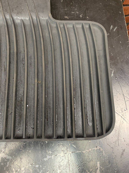 18-23 Chrysler 300 Mat Kit Rear LH AND RH Side Floor Mat Set 82213083