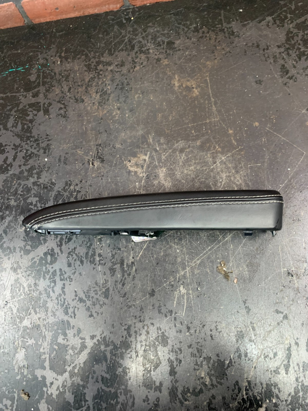 15-23 Dodge Challenger SRT OEM RH Right Passenger Side Door Armrest OEM.