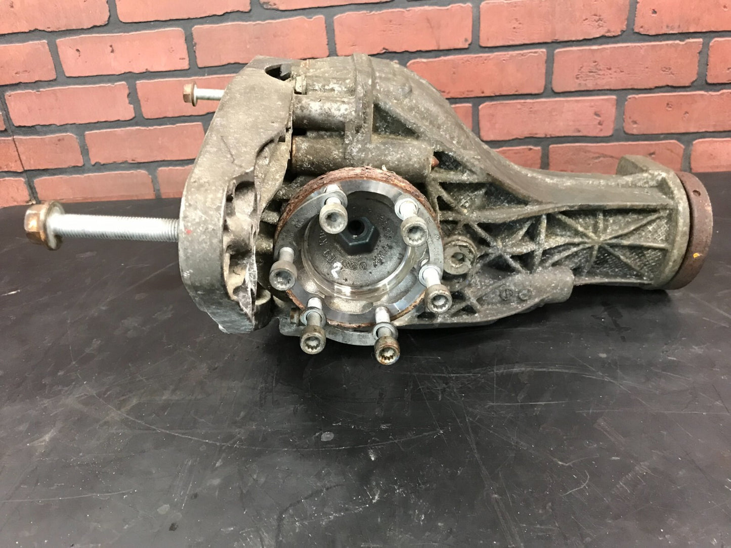 2011-2017 Audi A8 L Rear Axle Carrier Differential Case Assembly BC500043J