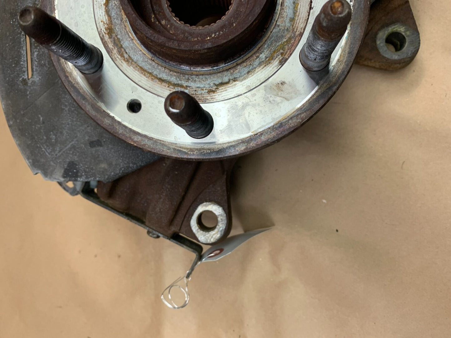 2007-2014 GM Tahoe Suburban 1500 Front Passenger RH Spindle Knuckle Hub Assembly