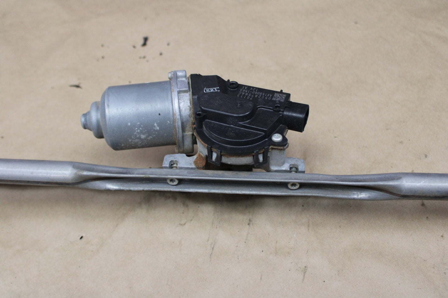 2008-2023 DODGE CHALLENGER SRT8 WINDSHIELD WIPER MOTOR & LINKAGE 05028756AC