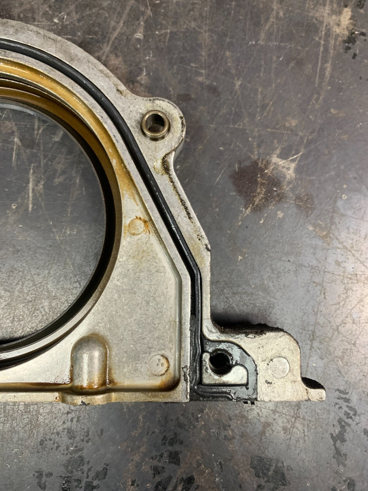 2011-2018 DODGE RAM 1500 5.7L GAS ENGINE CRANKSHAFT REAR OIL SEAL RETAINER OEM