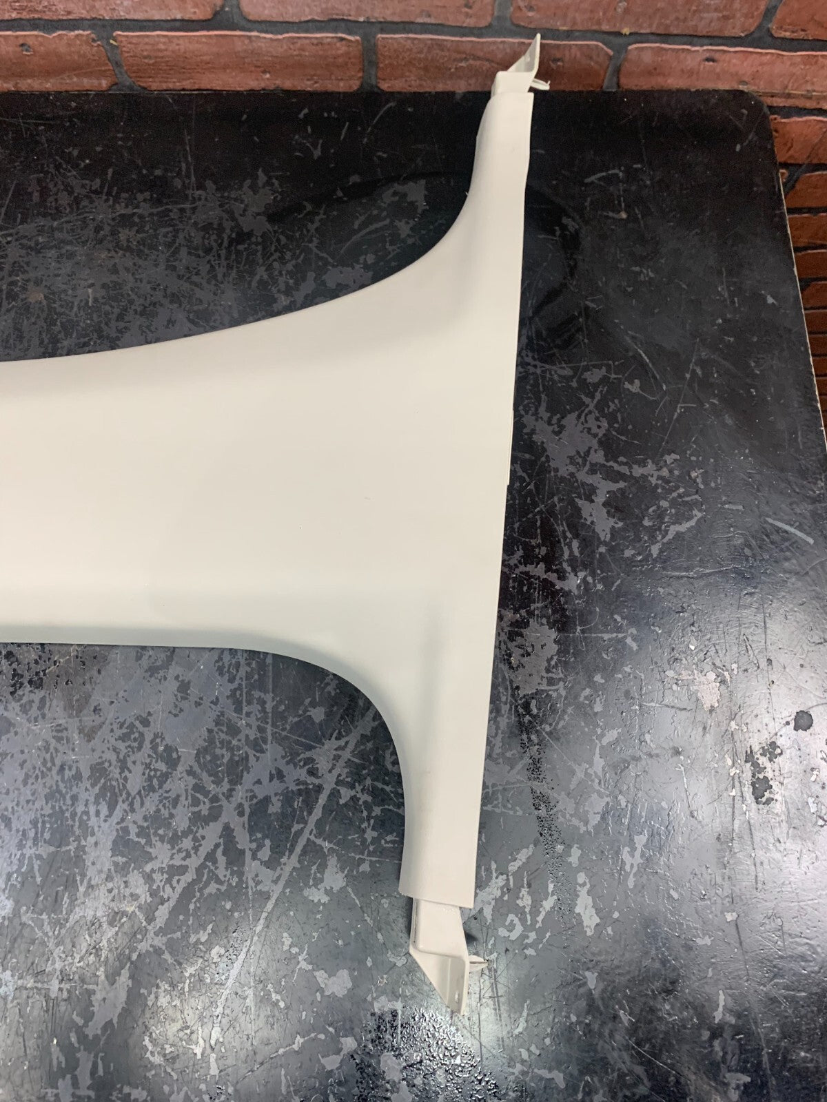 2005-2007 CHRYSLER 300 SRT INTERIOR LEFT CENTER B PILLAR TRIM OEM OUM23BD1AH.