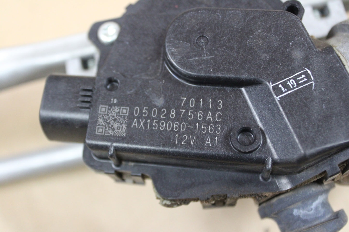 2008-2023 DODGE CHALLENGER SRT8 WINDSHIELD WIPER MOTOR & LINKAGE 05028756AC