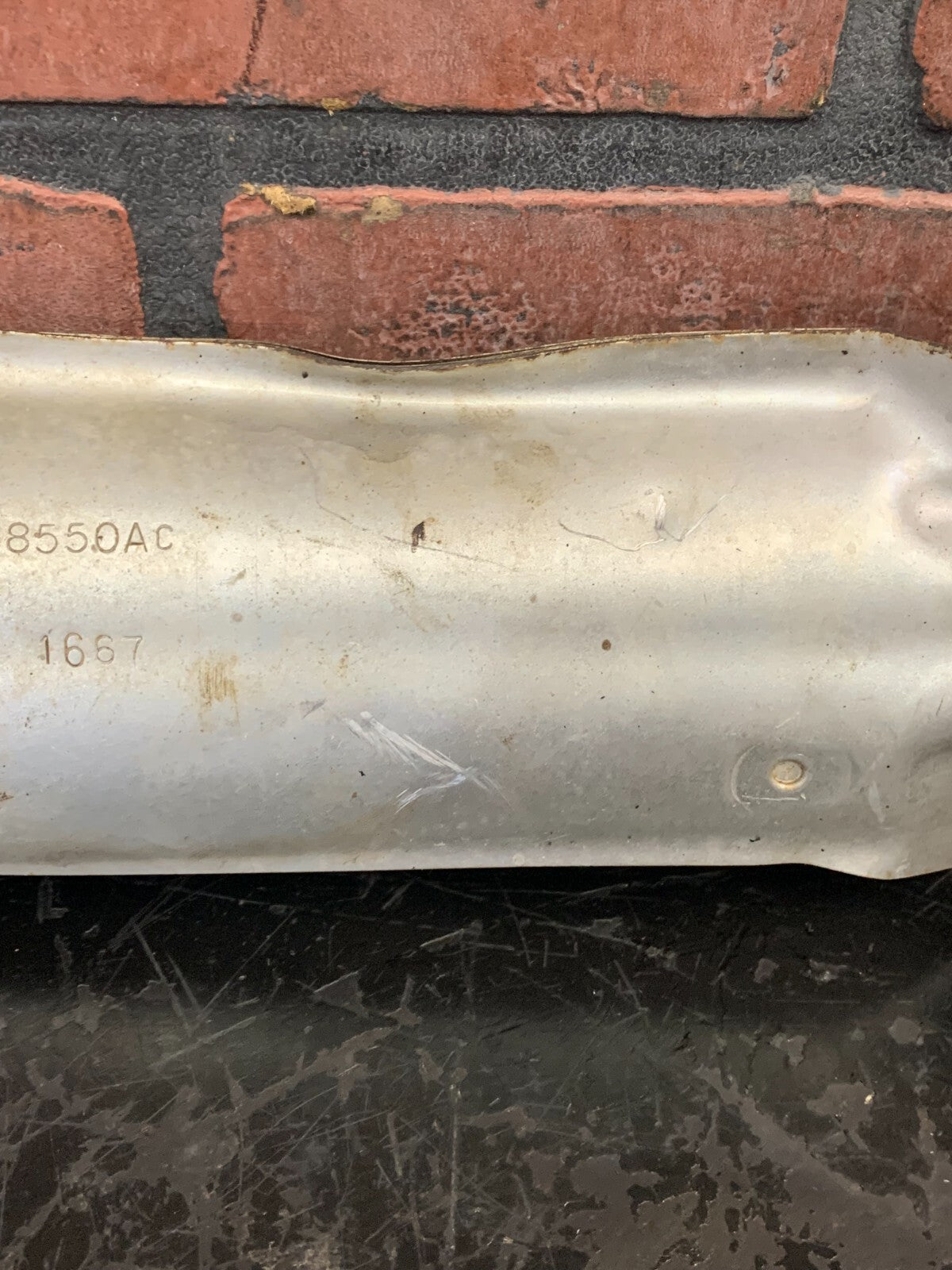 2011-2014 JEEP GRAND CHEROKEE EXHAUST MANIFOLD UPPER LEFT SIDE OEM 05038550AC