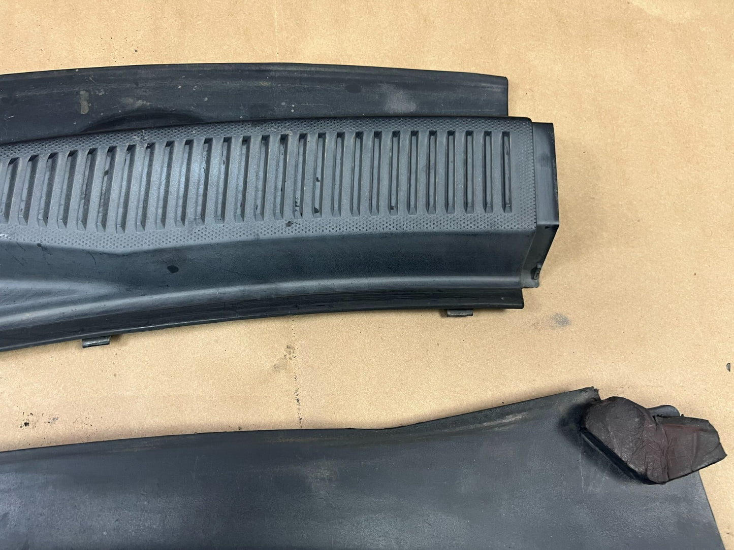 05-10 Grand Cherokee Windshield Dash Defroster Cowl Grille Trim Set-55156852ag