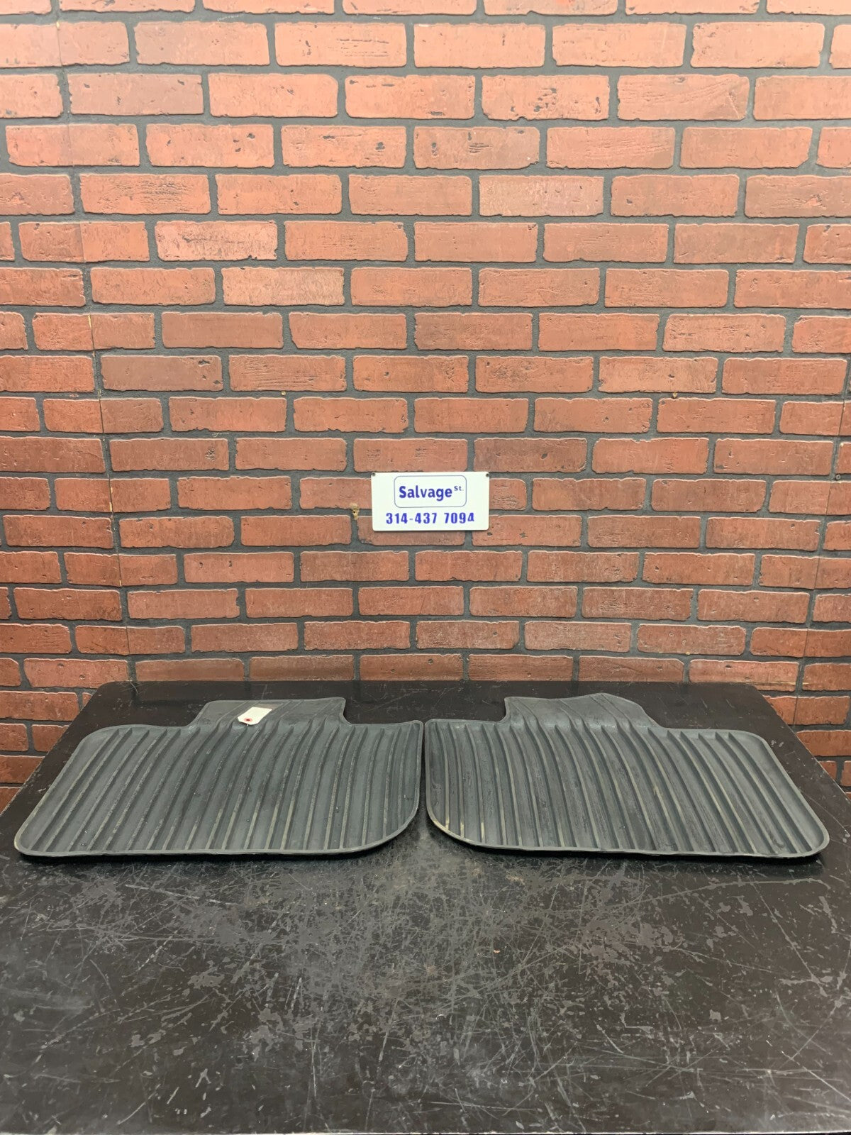 18-23 Chrysler 300 Mat Kit Rear LH AND RH Side Floor Mat Set 82213083