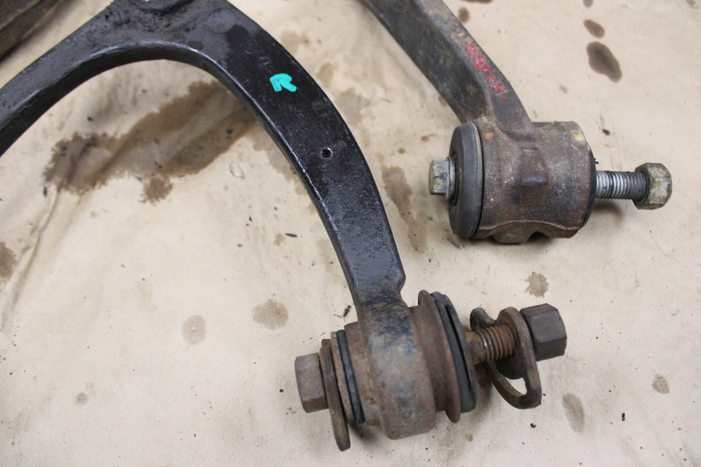 2007-2016 CADILLAC ESCALADE FWD FRONT RIGHT PASSENGER SIDE LOWER CONTROL ARM OEM