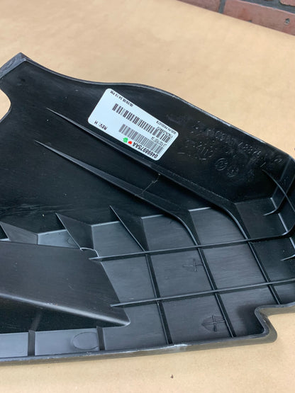 2005-2006 CHRYSLER 300 FRONT LEFT DRIVER SIDE FOOTREST PLATE SUPPORT BRACKET OEM