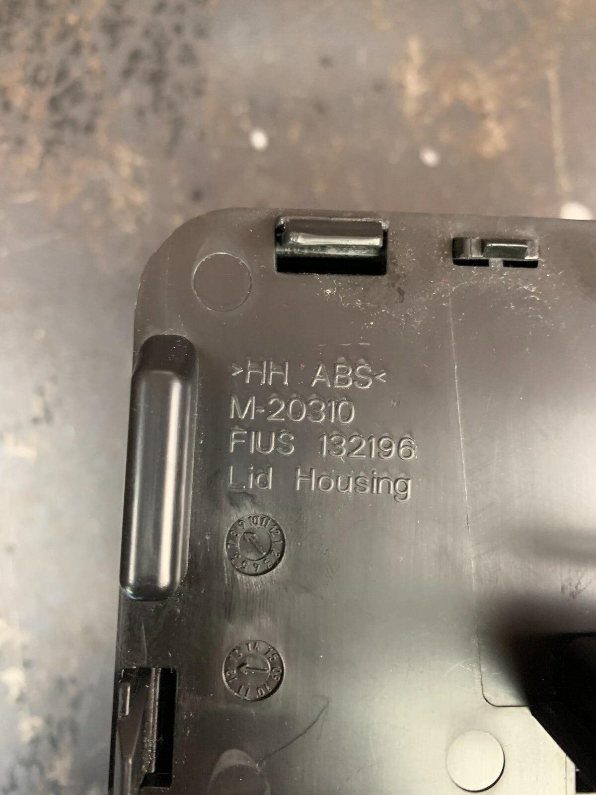 2011-2013 JEEP GRAND CHEROKEE SRT 6.4L OEM CENTER CONSOLE DASH STORAGE PIN TRAY