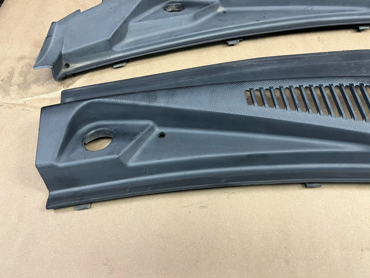 05-10 Grand Cherokee Windshield Dash Defroster Cowl Grille Trim Set-55156852ag