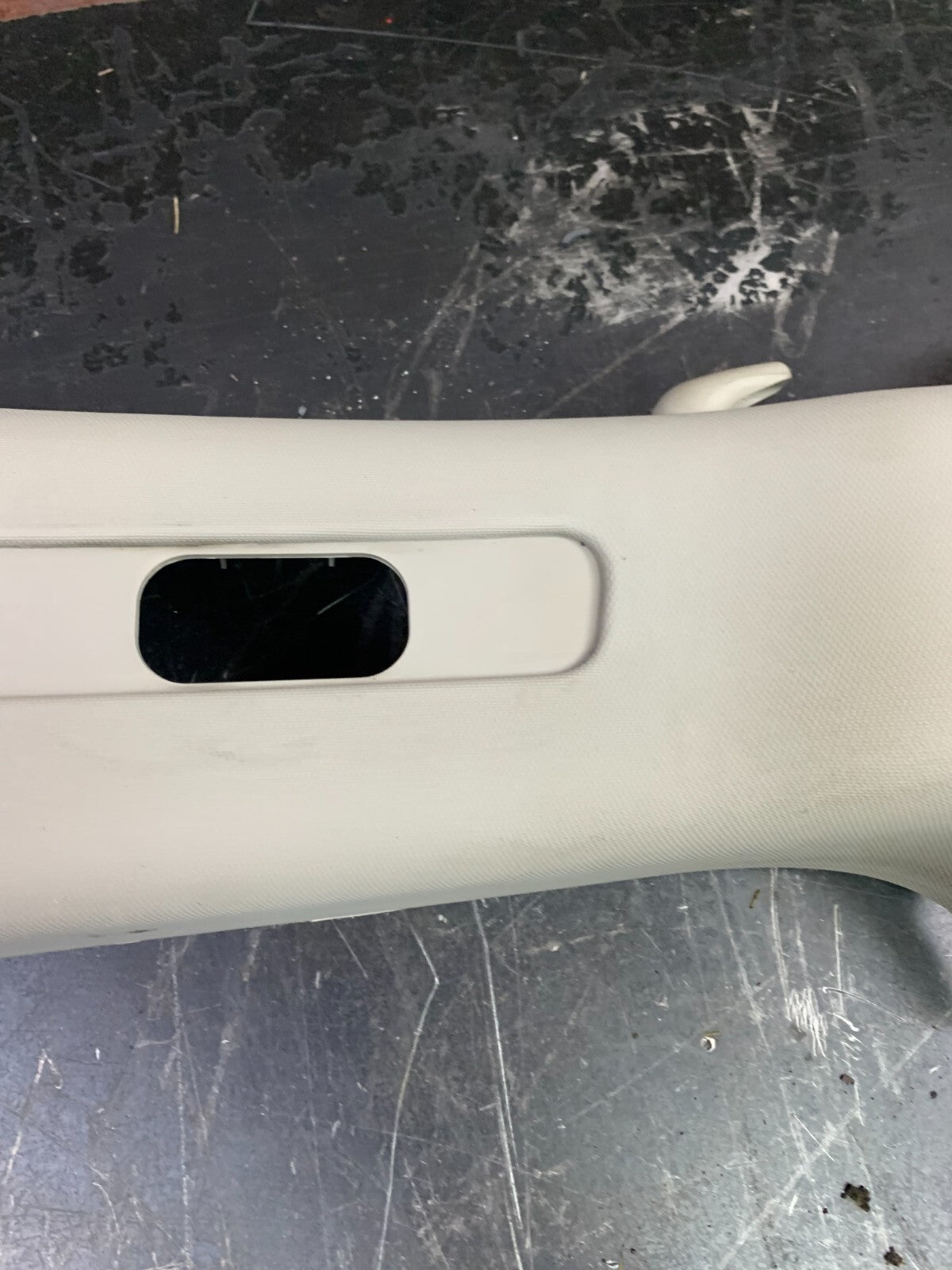 2005-2007 CHRYSLER 300 LEFT DRIVER SIDE B PILLAR UPPER TRIM COVER OEM