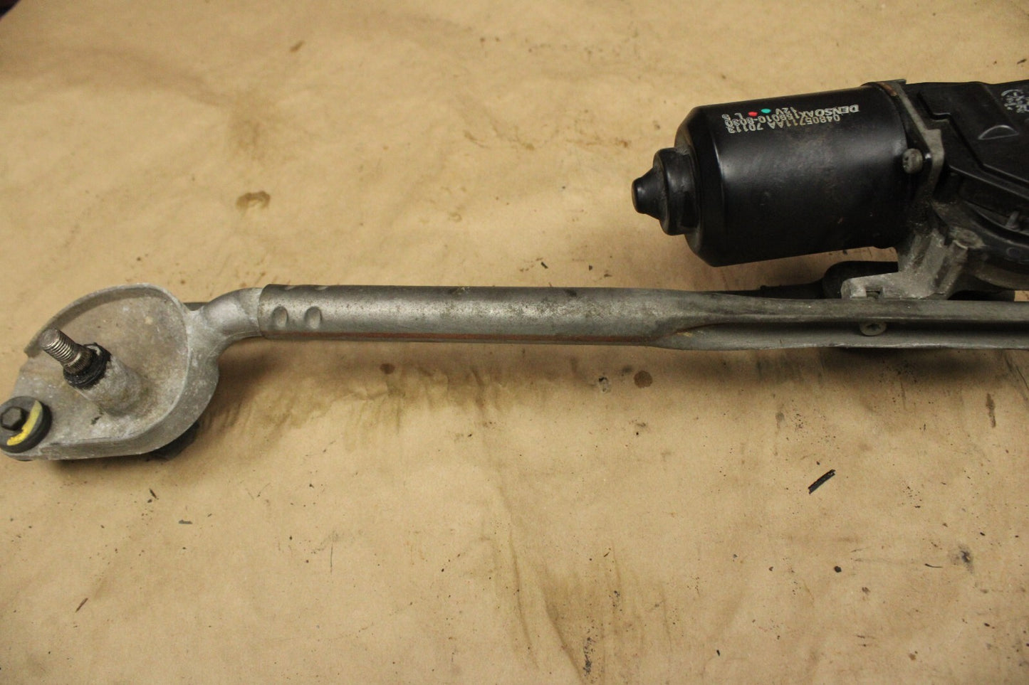 2005-2010 Chrysler 300 Charger Front Windshield Wiper Motor Linkage Assembly
