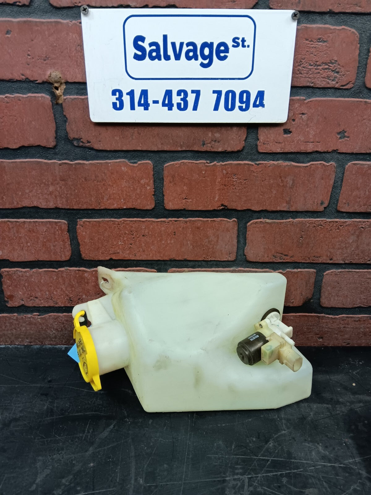 1996-2002 Gen 2 Dodge Viper SRT-10 Windshield Washer Fluid Reservoir 5245737