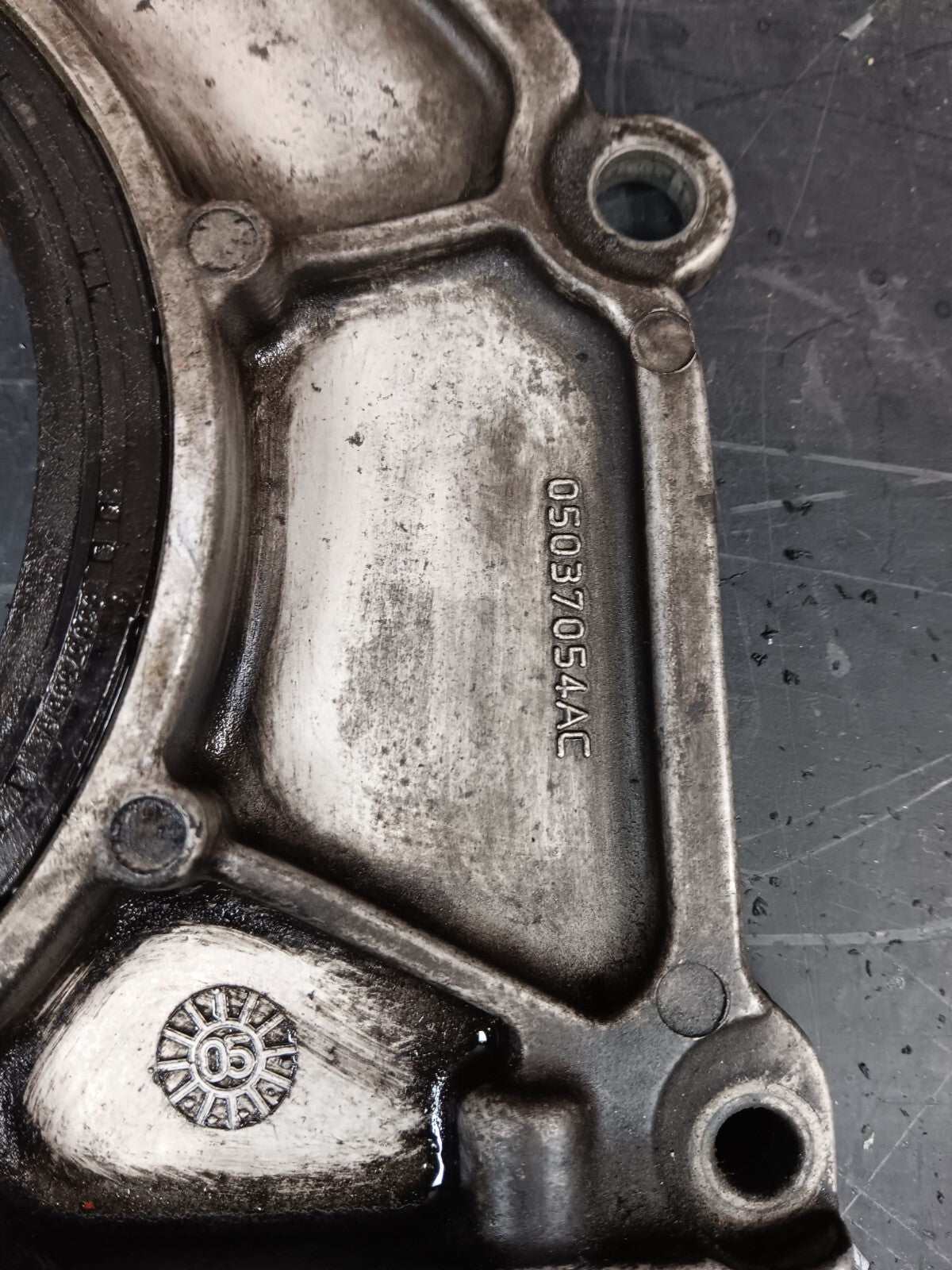 2003-2017 Gen 3-5 Dodge Viper Rear Crankshaft Oil Seal Retainer 05037054ac