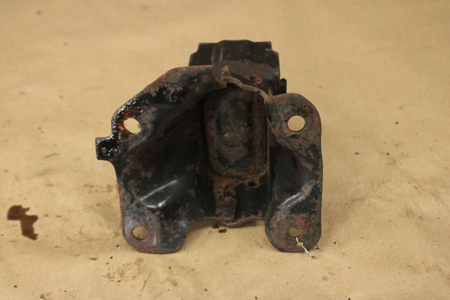 2006-2010 Jeep Grand Cherokee Commander Mopar Engine Mounting Bracket Right Side