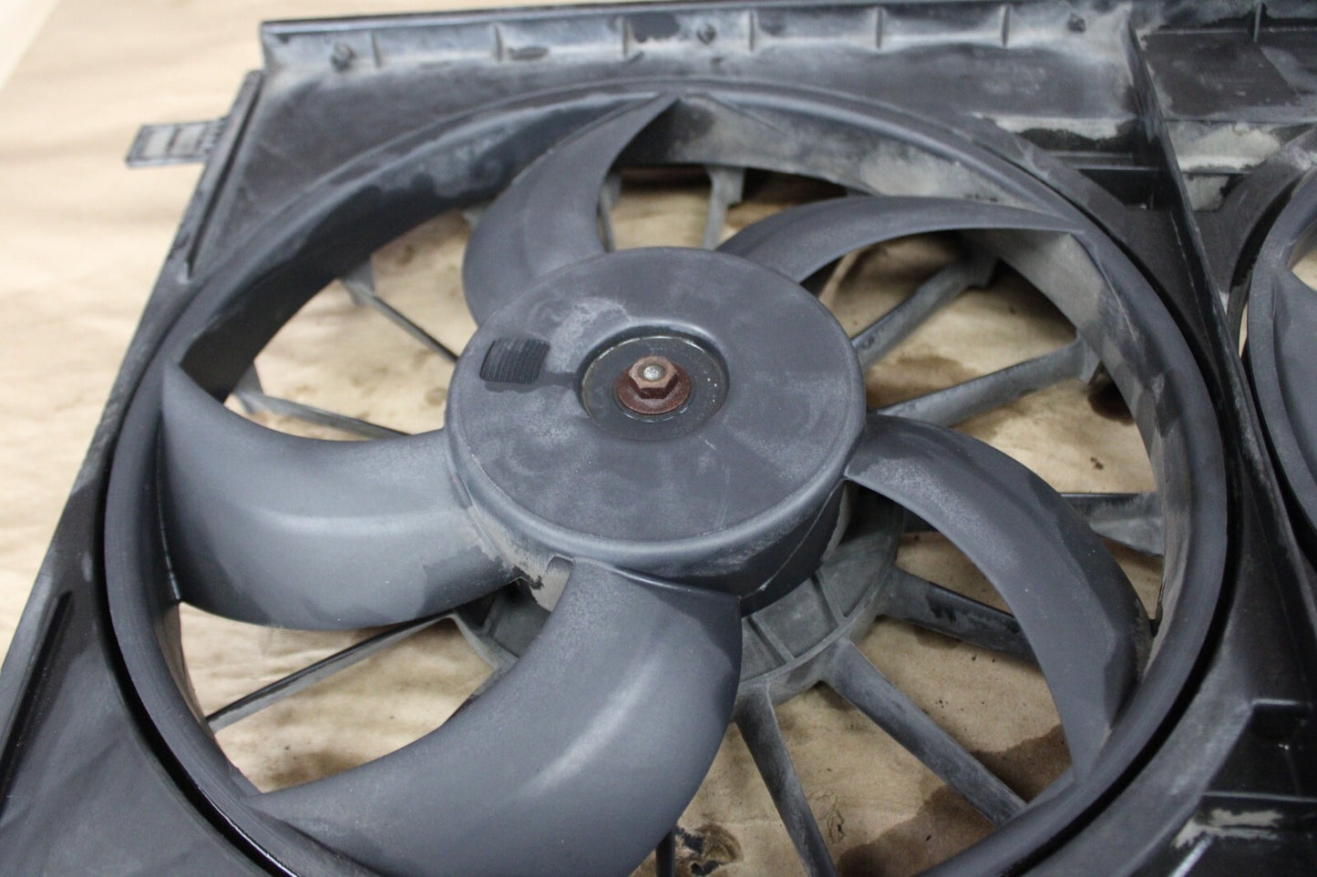 2007-2010 Jeep Compass Radiator Cooling Dual Fan Motor Assembly 24041245