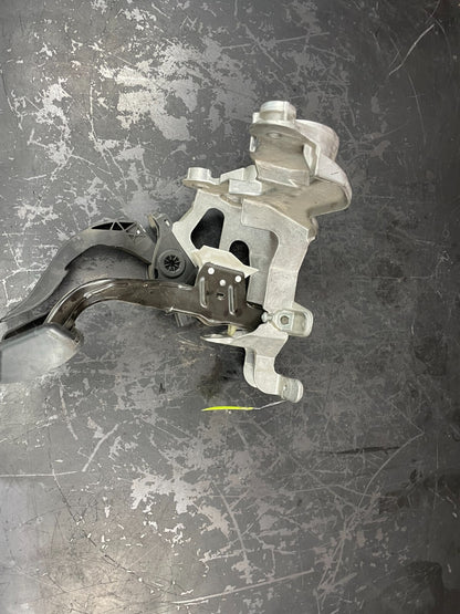 12 13 14 15 16 17 AUDI A8 A7 S7 BRAKE PEDAL W/PEDAL # 4G1 723 117 OEM