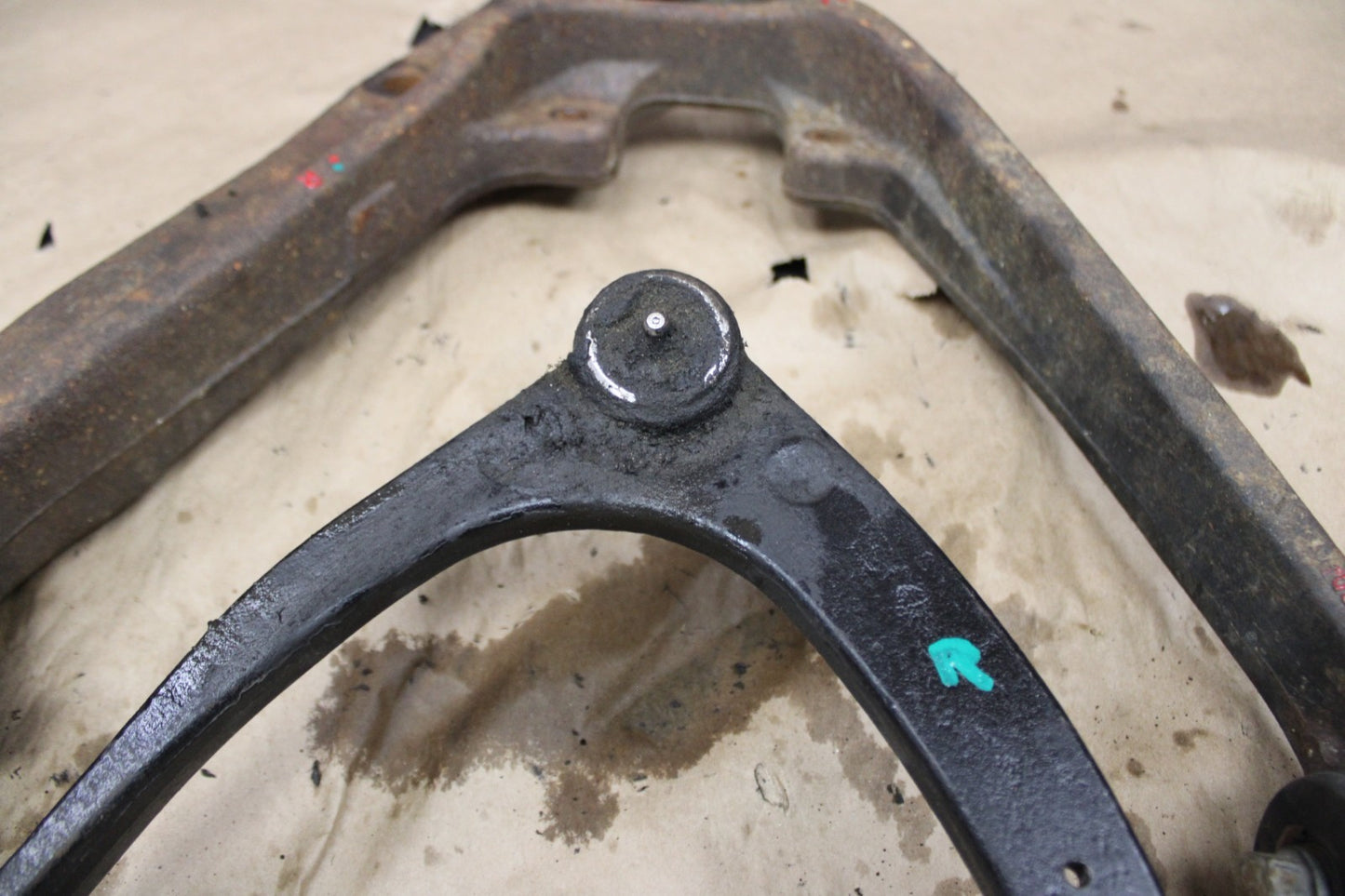2007-2016 CADILLAC ESCALADE FWD FRONT RIGHT PASSENGER SIDE LOWER CONTROL ARM OEM