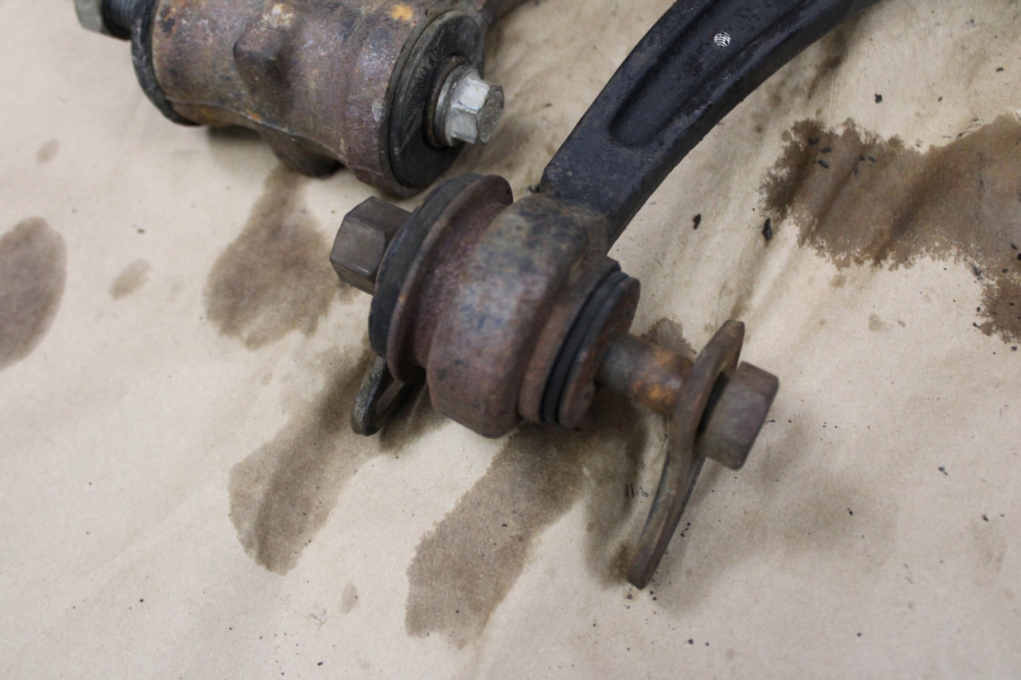 2007-2016 CADILLAC ESCALADE FWD FRONT RIGHT PASSENGER SIDE LOWER CONTROL ARM OEM