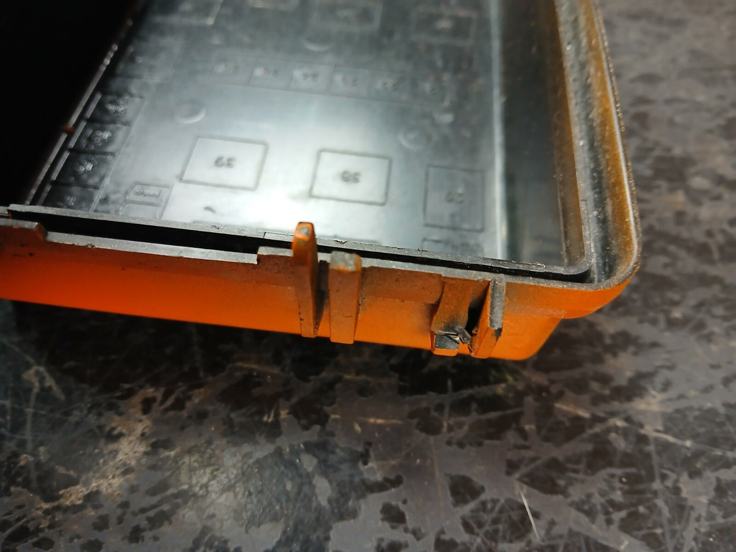 2006-2007 Dodge Charger SRT-8 Hood Fuse Box Lid Cover Orange 16238ac