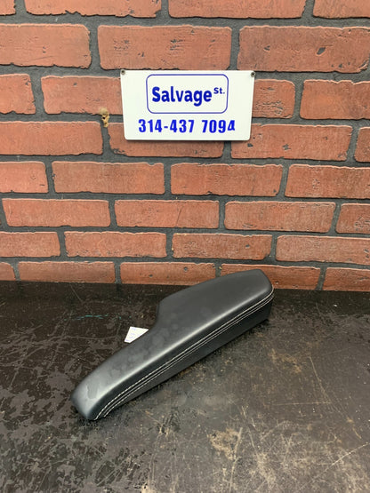 15-23 Dodge Challenger SRT OEM RH Right Passenger Side Door Armrest OEM.
