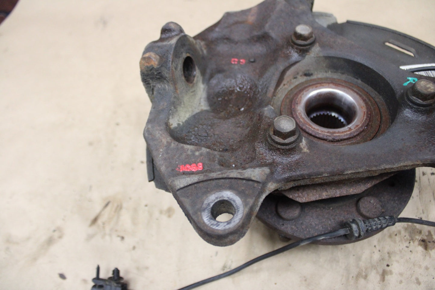 2007-2014 Cadillac Escalade OEM Front Passenger RH Side Spindle Knuckle Assembly