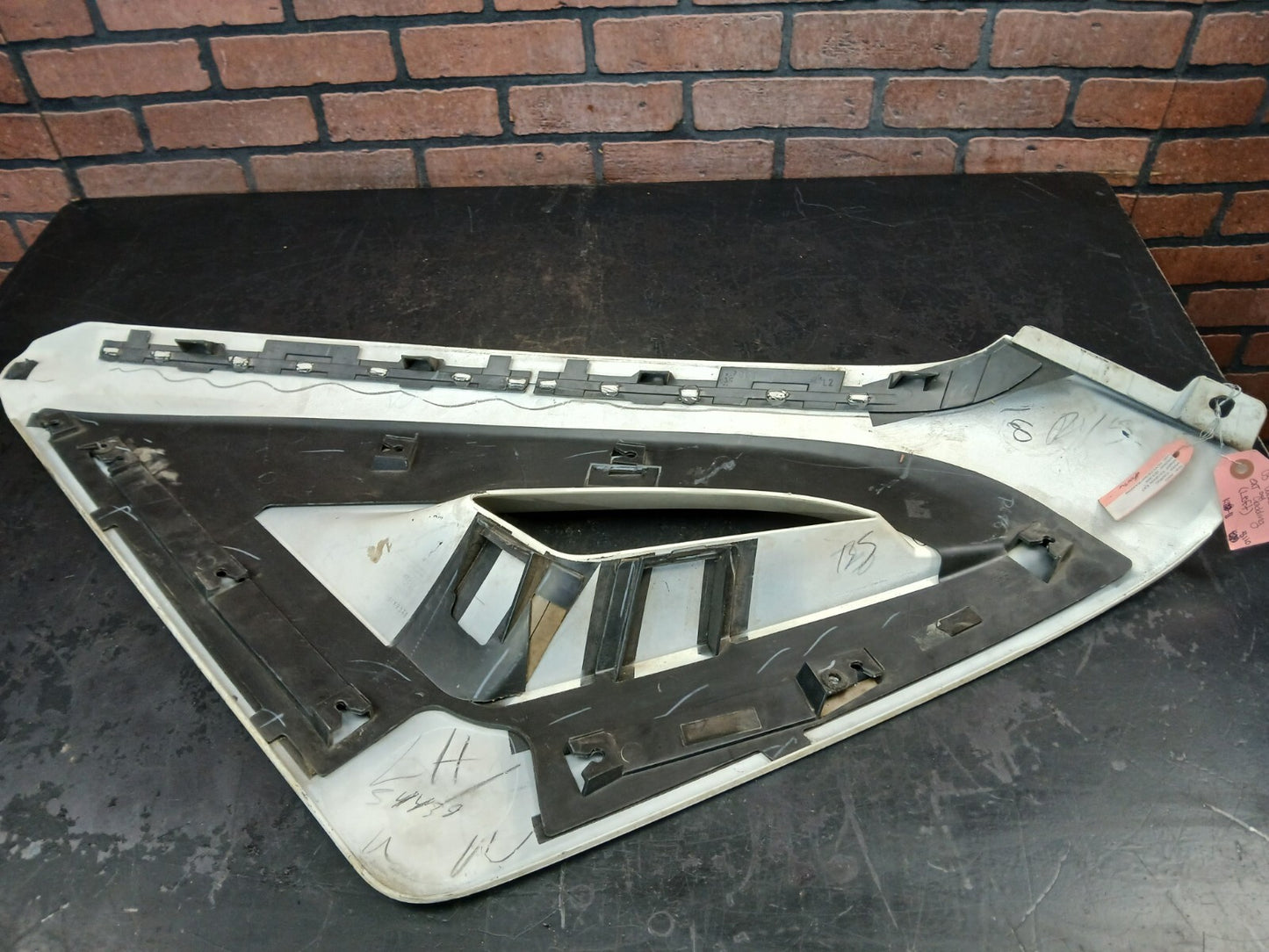 2002-2013 Escalade EXT Avalanche Left Outer Trim Panel Sail Cladding 15162092