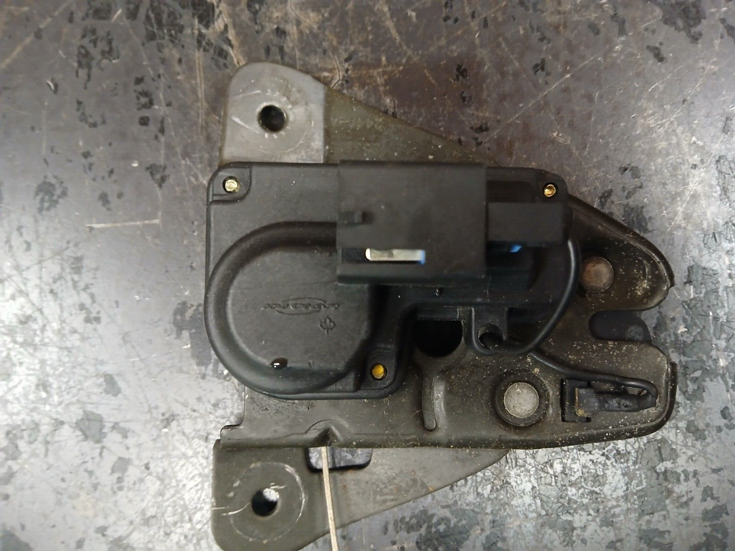 2006 Chrysler 300 Rear Liftgate Trunk Lock Latch Release Actuator Assembly
