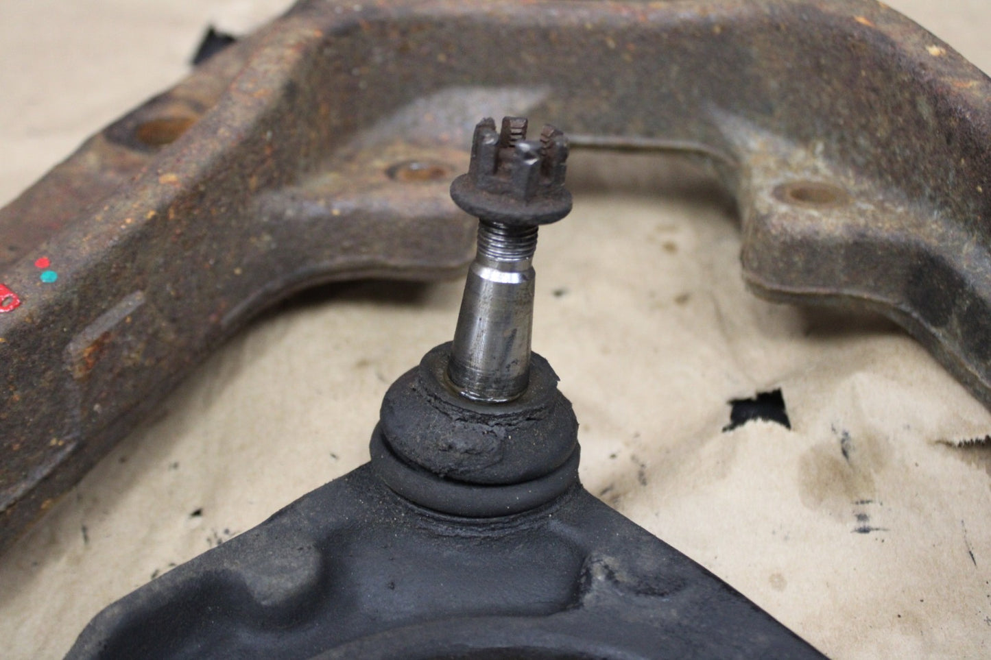 2007-2016 CADILLAC ESCALADE FWD FRONT RIGHT PASSENGER SIDE LOWER CONTROL ARM OEM