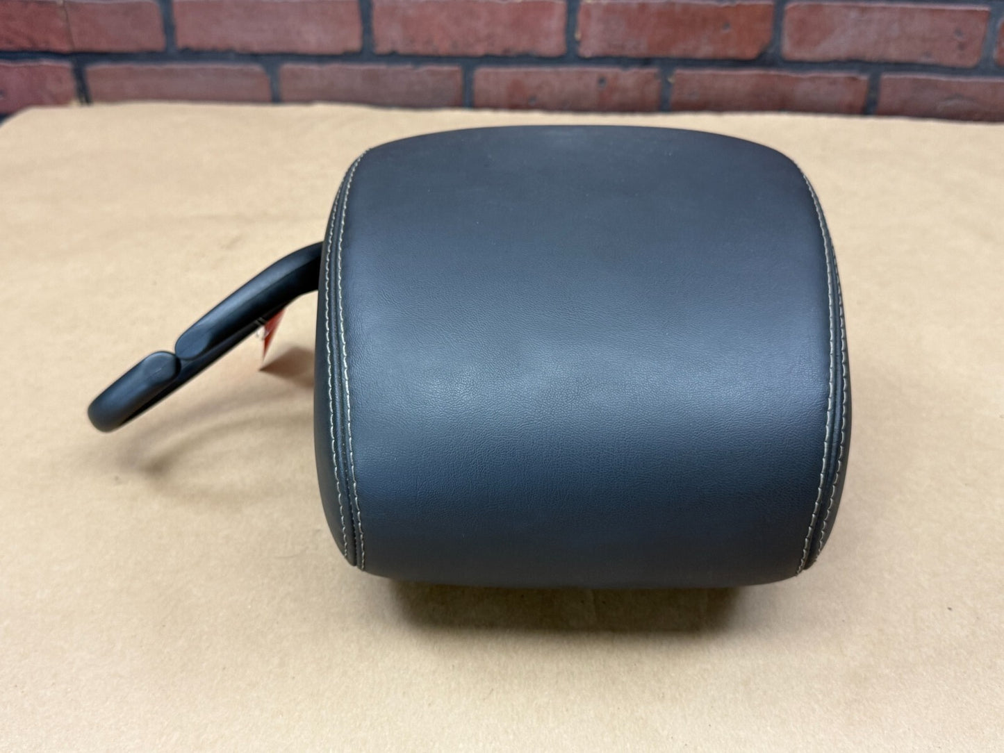 2011-2014 Dodge Challenger R/T SRT8 Headrest Head Rest Leather Passenger Right