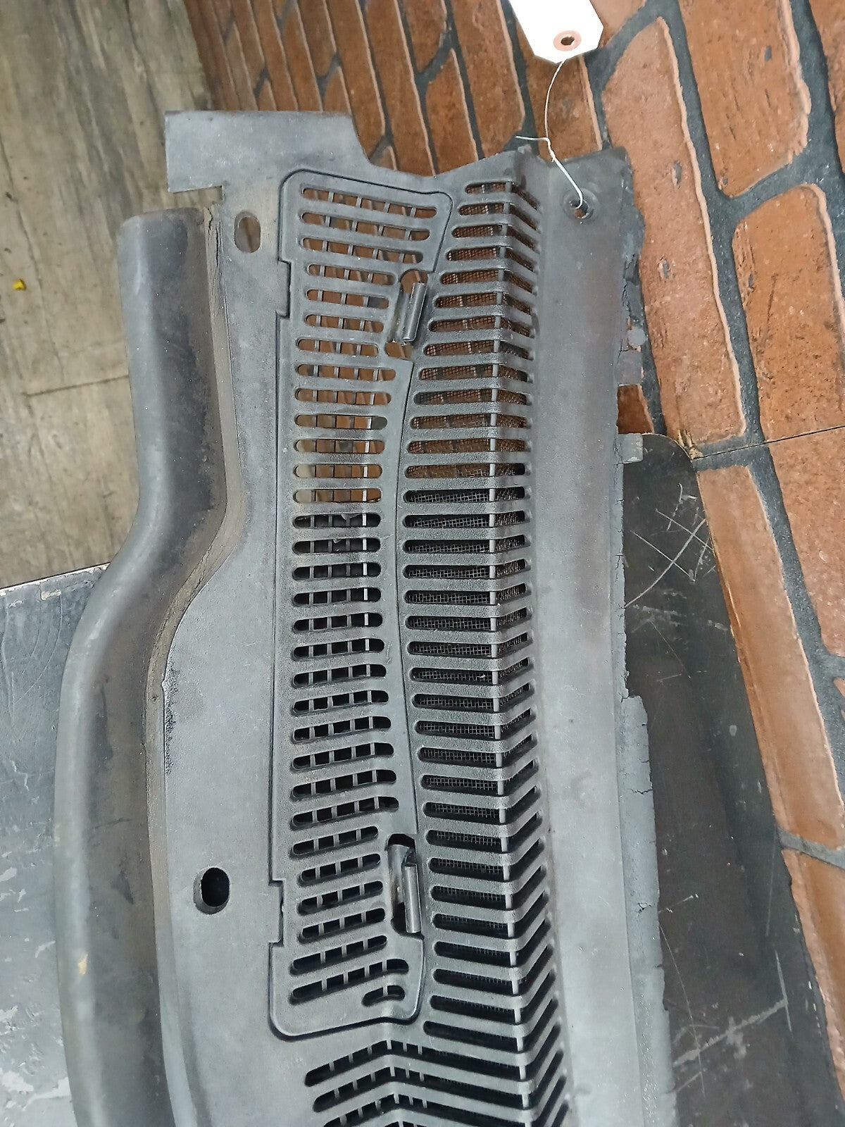 2005-2010 Charger Magnum 300 Exterior Windshield Defroster Cowl Panel 04805834ac