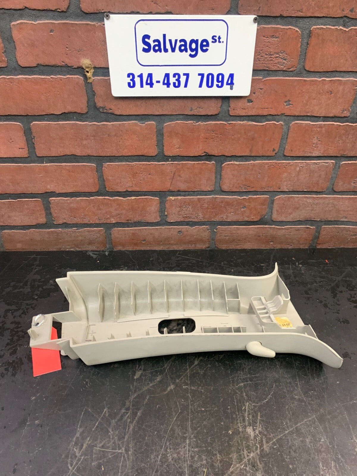 2005-2007 CHRYSLER 300 LEFT DRIVER SIDE B PILLAR UPPER TRIM COVER OEM